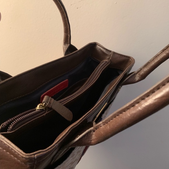 Tommy Hilfiger Purse (BEST OFFER) - Picture 5 of 6